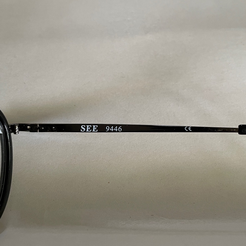 Men’s Black Frame Eyeglasses - Modern Geometric Design - Picture 3 of 7